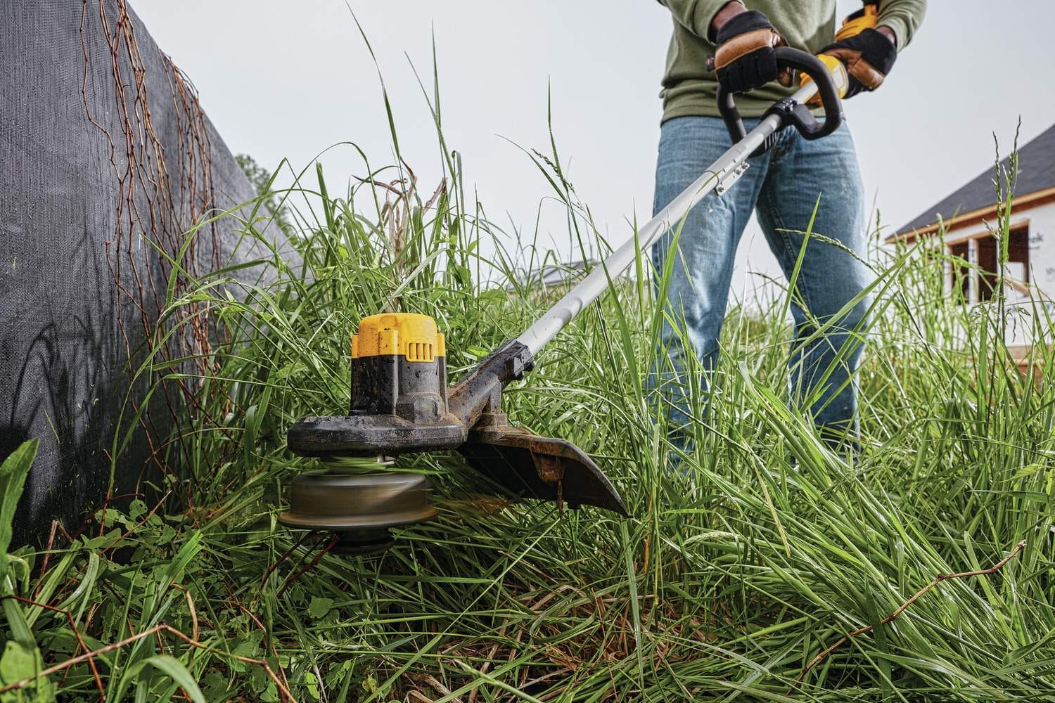 DeWALT DCST925M1 20V MAX Straight 13-inch String Trimmer 4.0Ah Kit